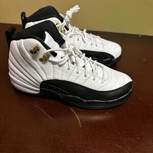 Nike boys Air Jordan 12 Retro Taxi Basketball Shoes White Black Size 6.5Y No box